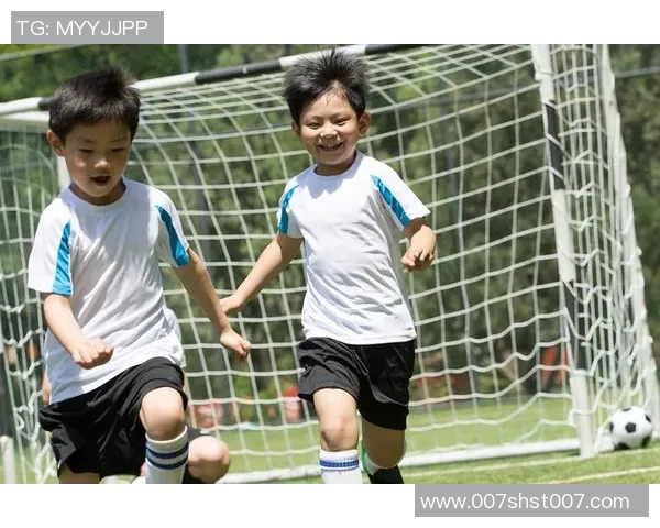 探索5寸足球的魅力与技巧提升之路让每个小球员都能尽情享受足球乐趣 探索5寸足球的魅力与技巧提升之路让每个小球员都能尽情享受足球乐趣